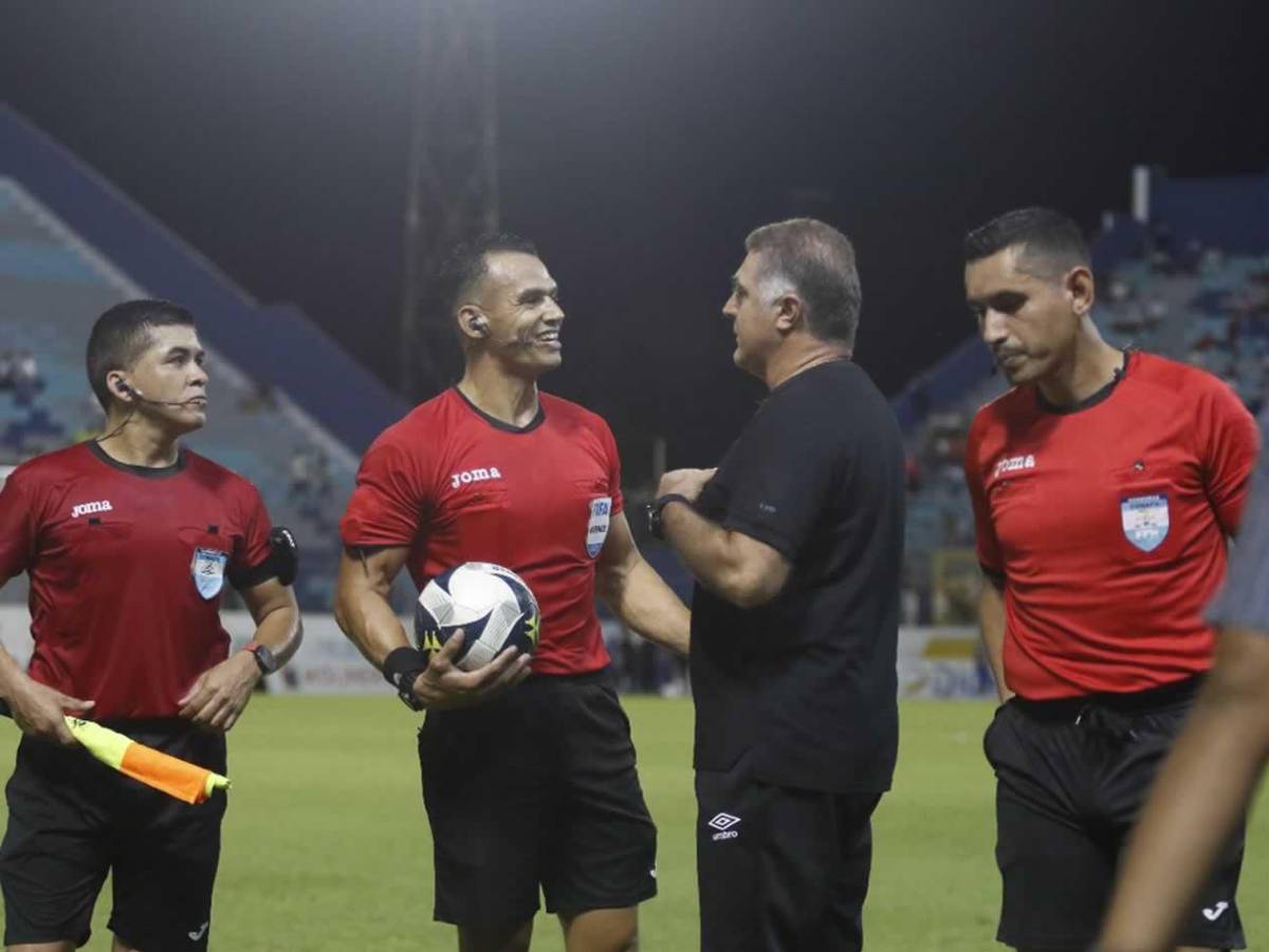 Caras largas en Olimpia, enfado de la afición con Espinel y festejo de Victoria