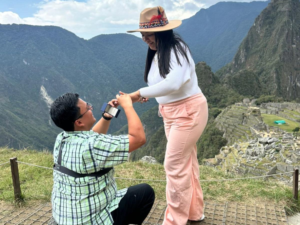 Amor en las alturas: chapín le pide matrimonio a hondureña en Machu Picchu