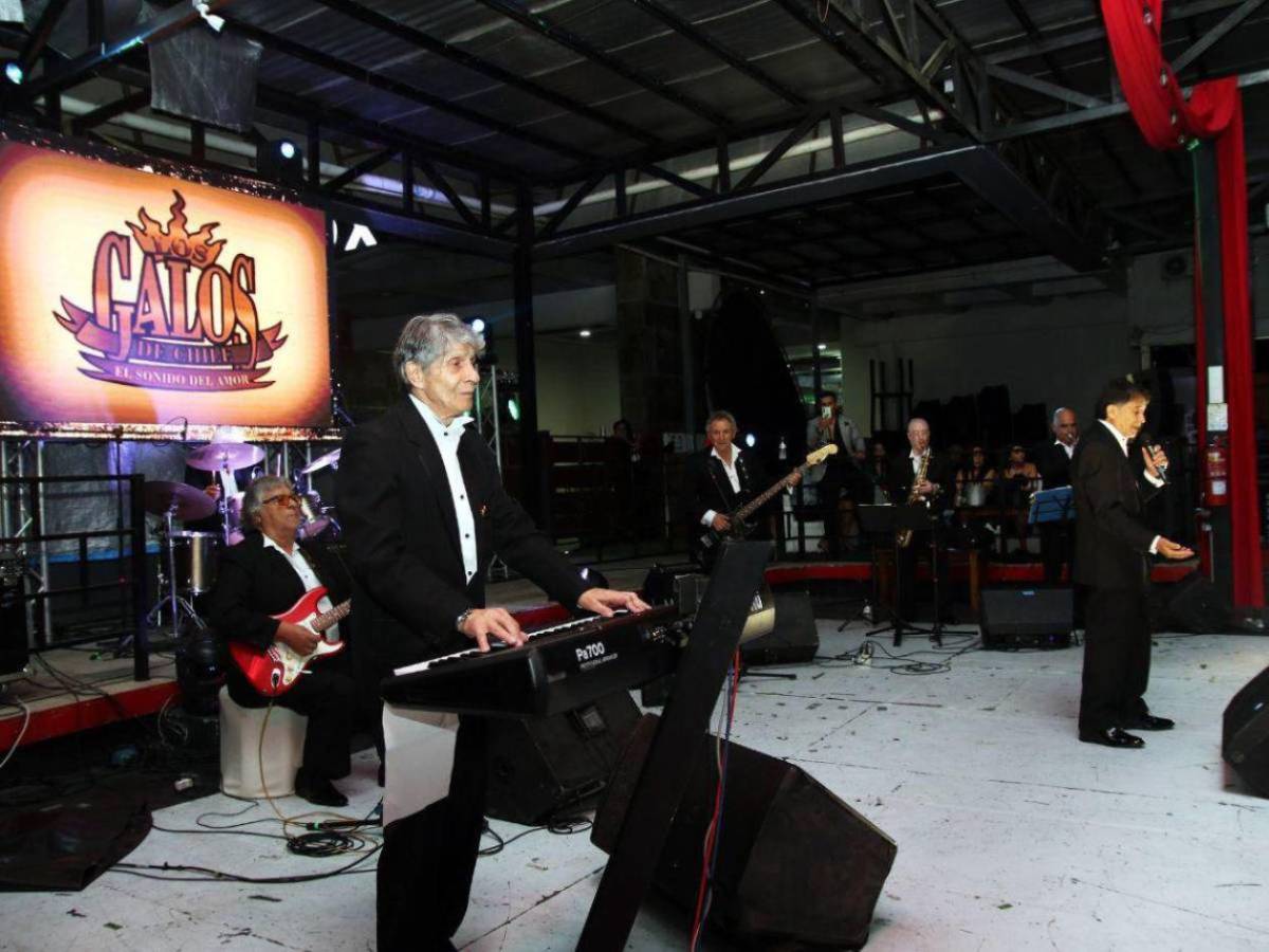 Los Galos deslumbran Tegucigalpa con su romanticismo eterno