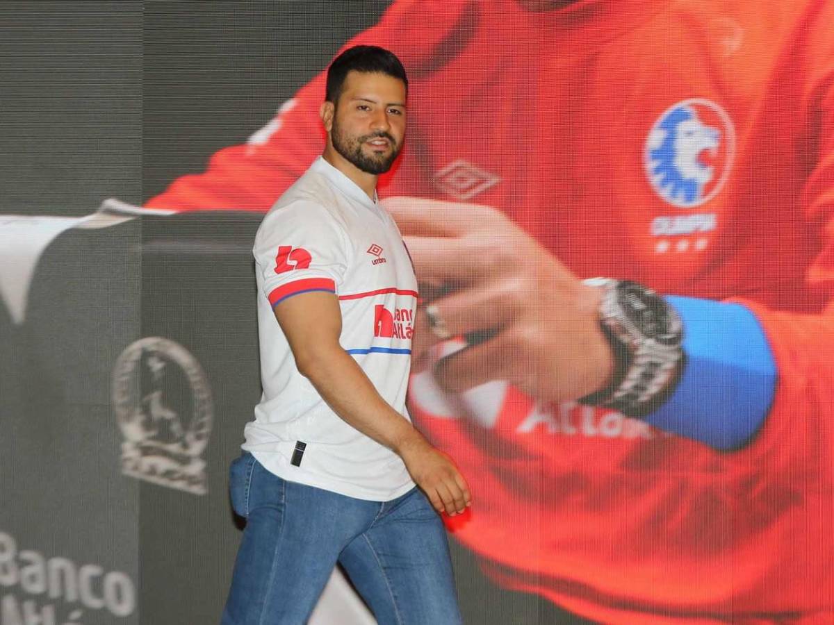 Así son las nuevas camisetas del Olimpia: varios tributos y el único gigante