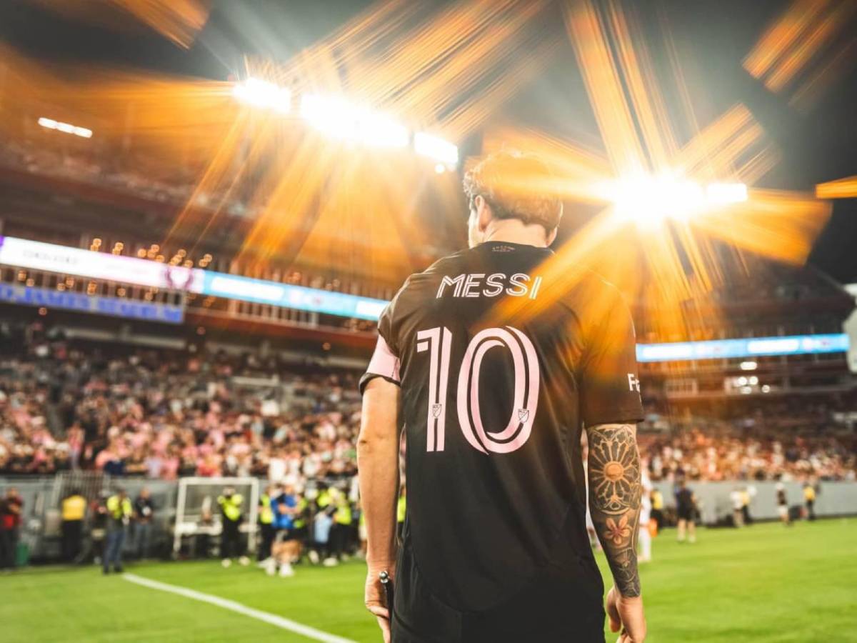 Messi recibe la mejor oferta de todos los tiempos: Jugaría en el lugar menos pensado