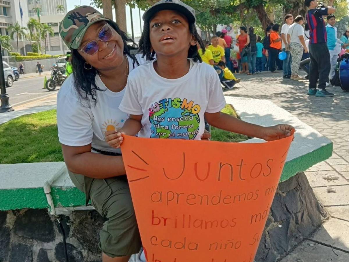 Día del Autismo: caminan juntos por una sociedad que abrace las diferencias