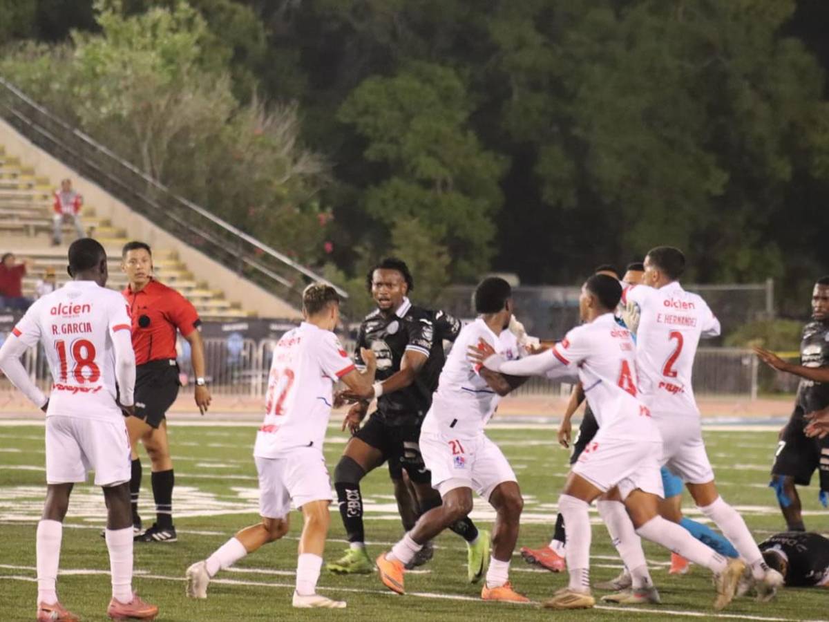 A los golpes Olimpia y Motagua: zafarrancho, expulsados y bellezas en New Orleans