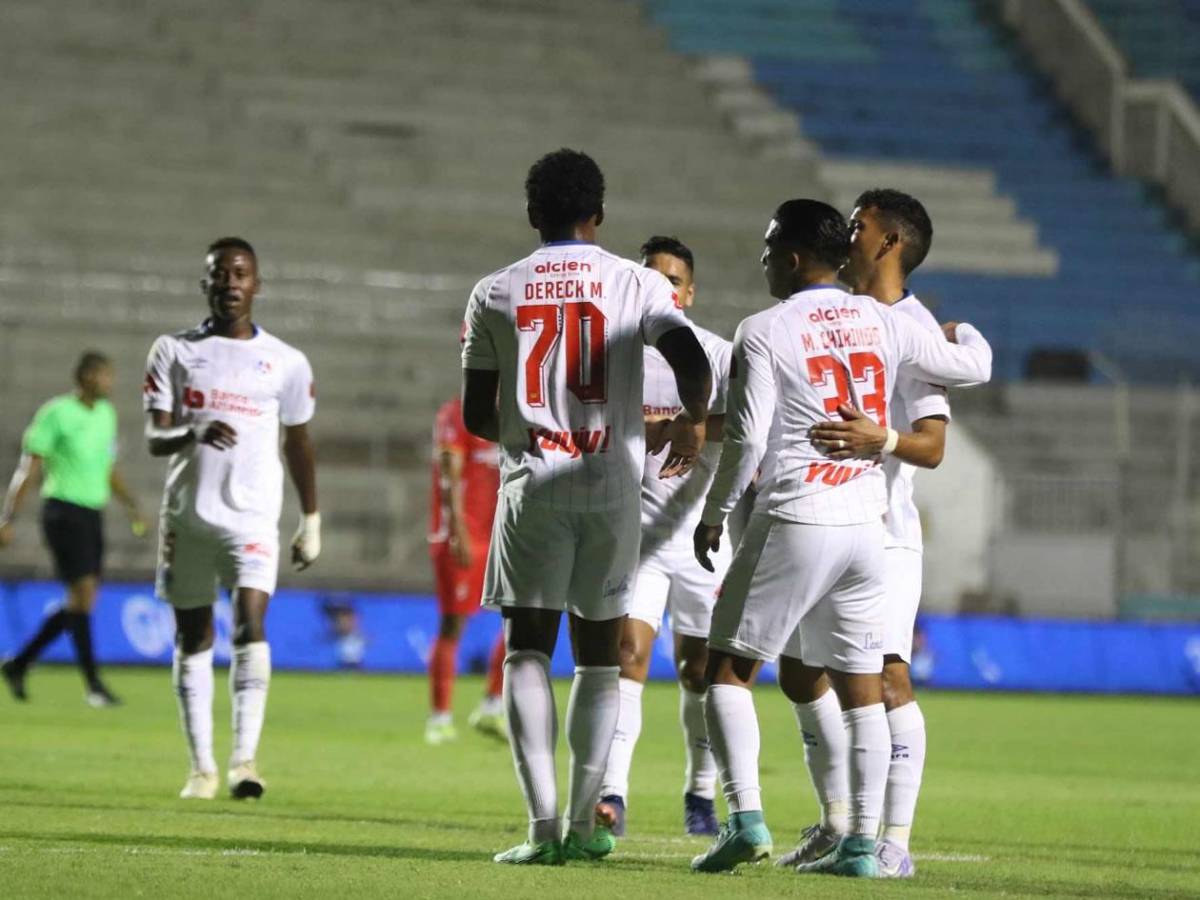 Lamento de Olimpia, esposa de Espinel sorprende e hijo de leyenda brilla