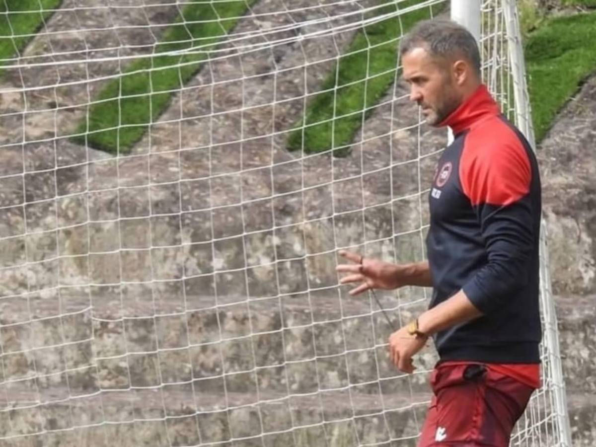 Revelan causa y estado del técnico del Independiente que se desplomó en pleno partido
