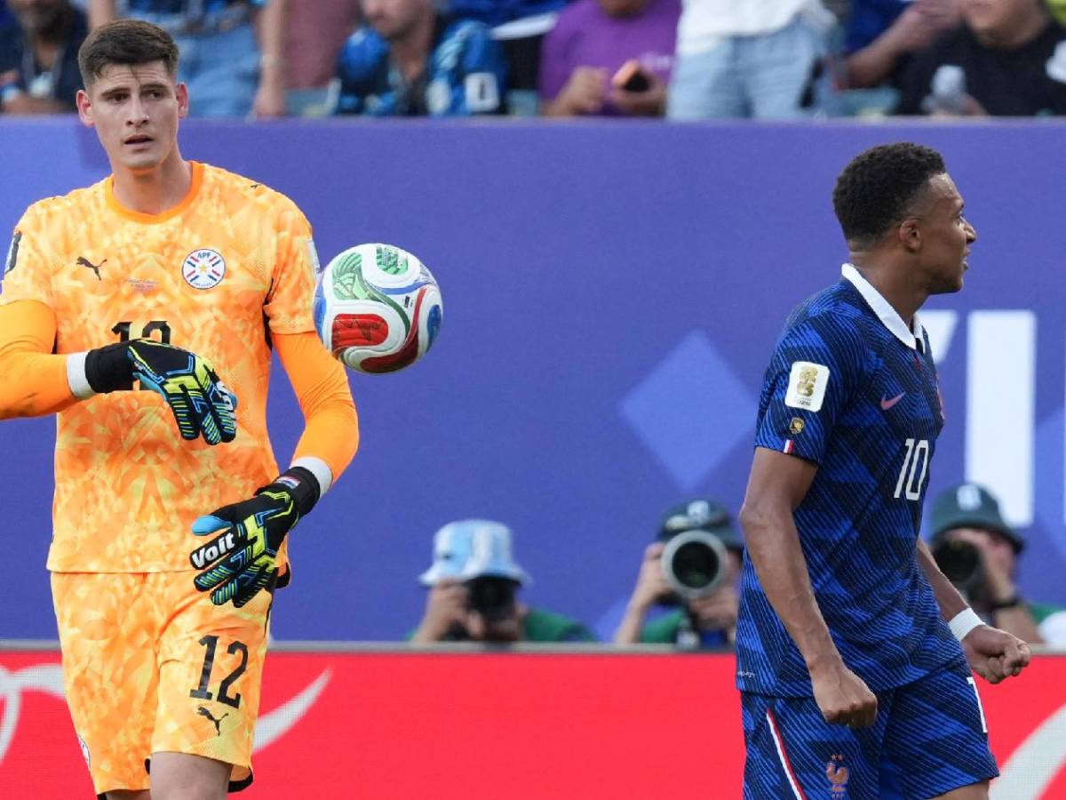 La pelea de Mbappé vs Paraguay, insulto del francés y le celebró en la cara a rival