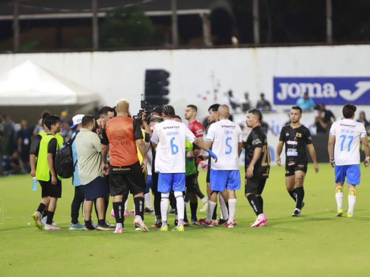 La increíble razón por que El Salvador quiso abandonar partido ante Honduras