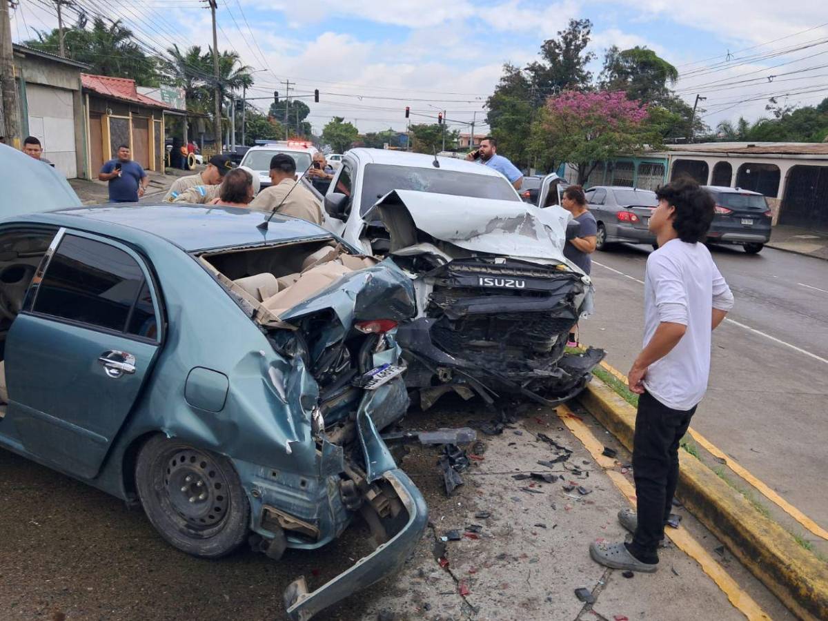 Aparatoso accidente deja cuatro heridos en SPS