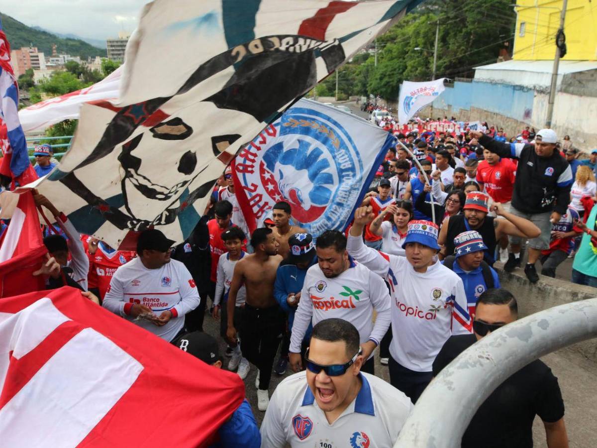 ¡Ambientazo! Fiesta de la Ultra Fiel y las chicas sensación en el Chelato Uclés