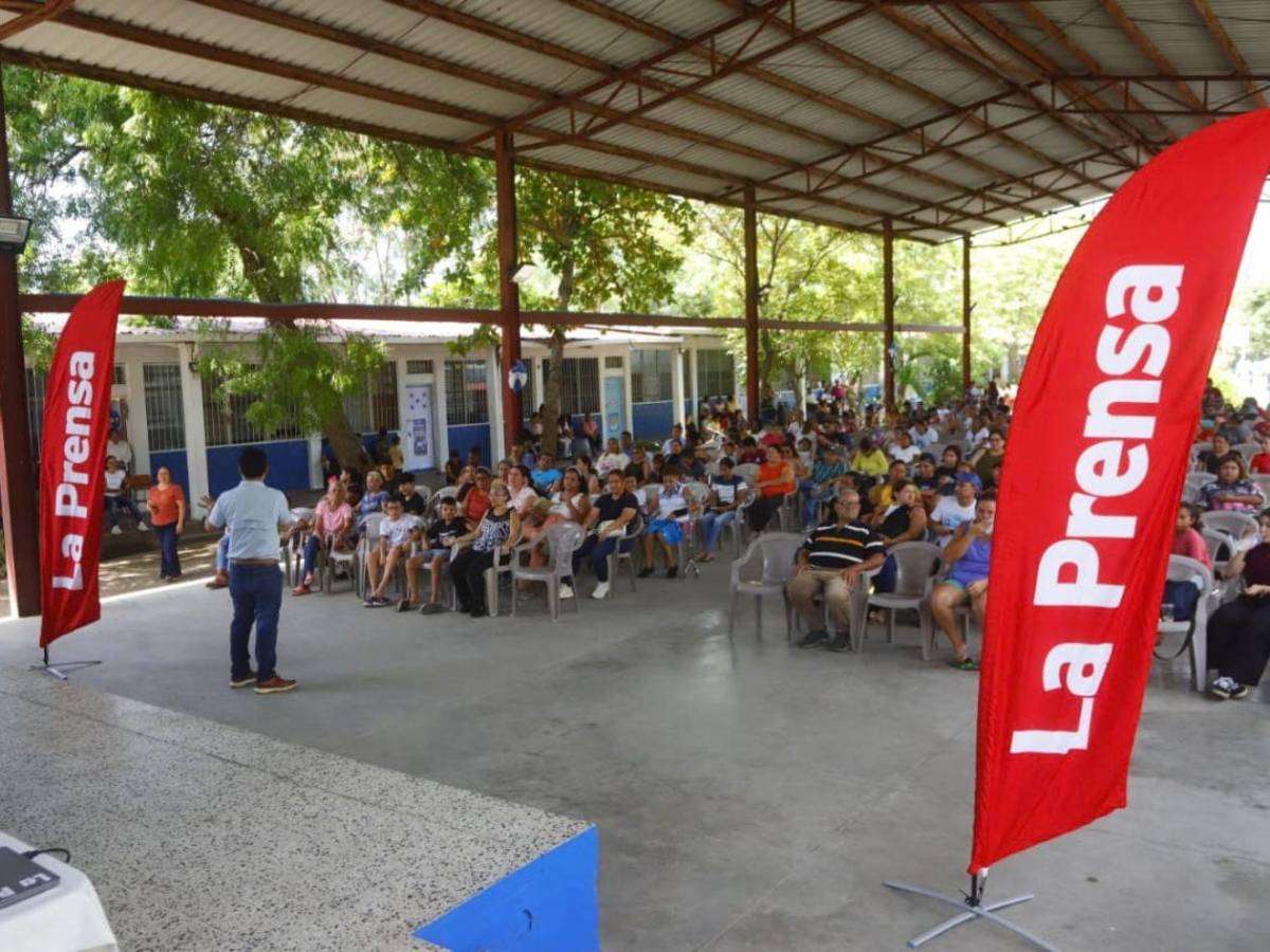 “Todo comienza en casa”, padres reflexionan sobre el uso de redes sociales