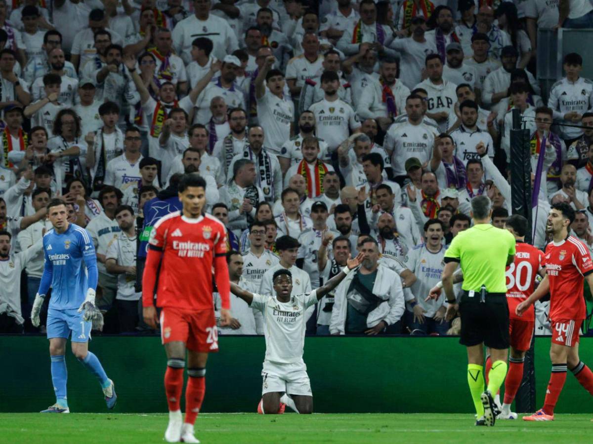 Real Madrid sufrió: jugador salió en camilla, silbidos a Vinicius y penal no pitado