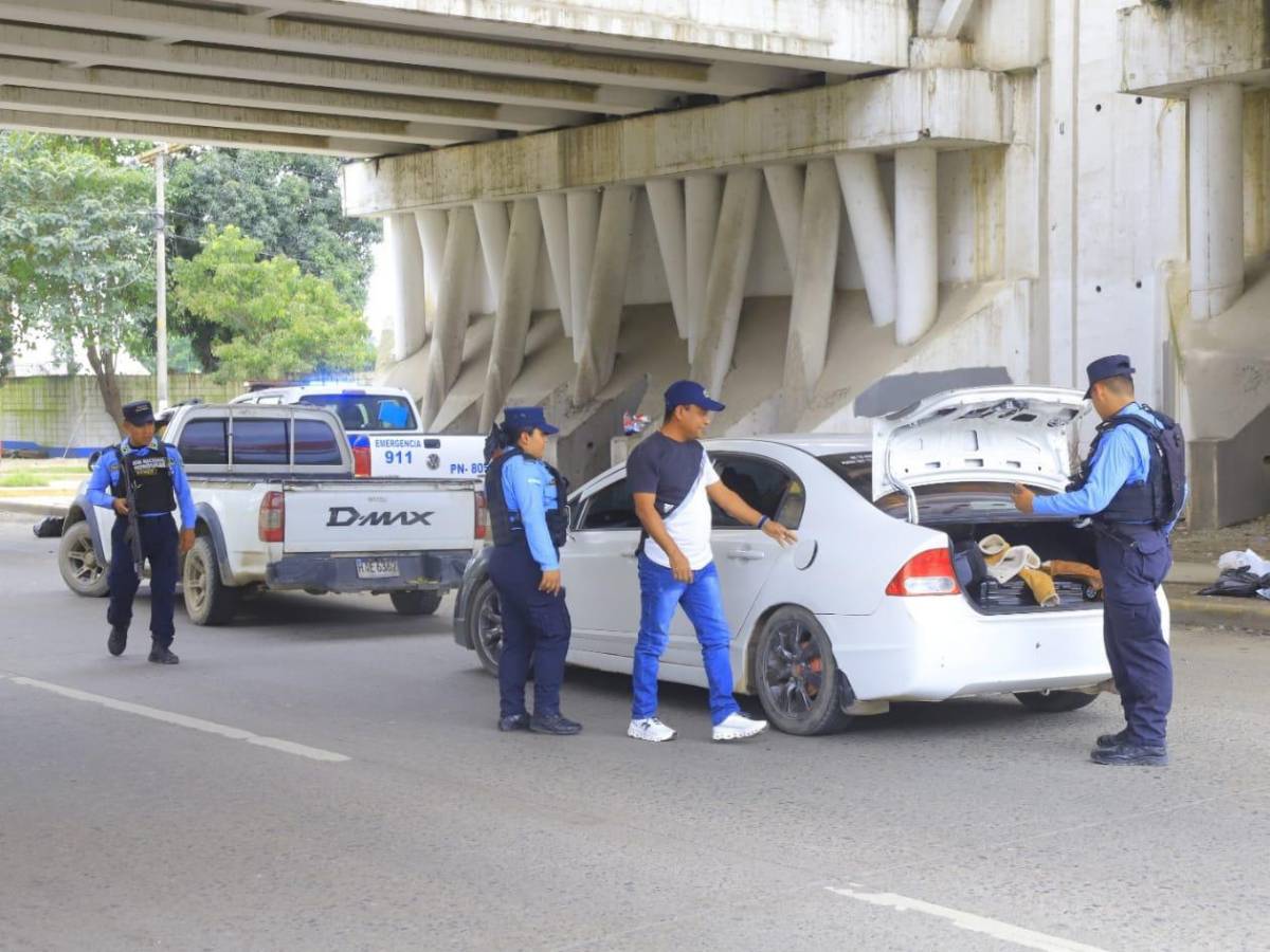 Estos son sus derechos si es detenido en un retén policial