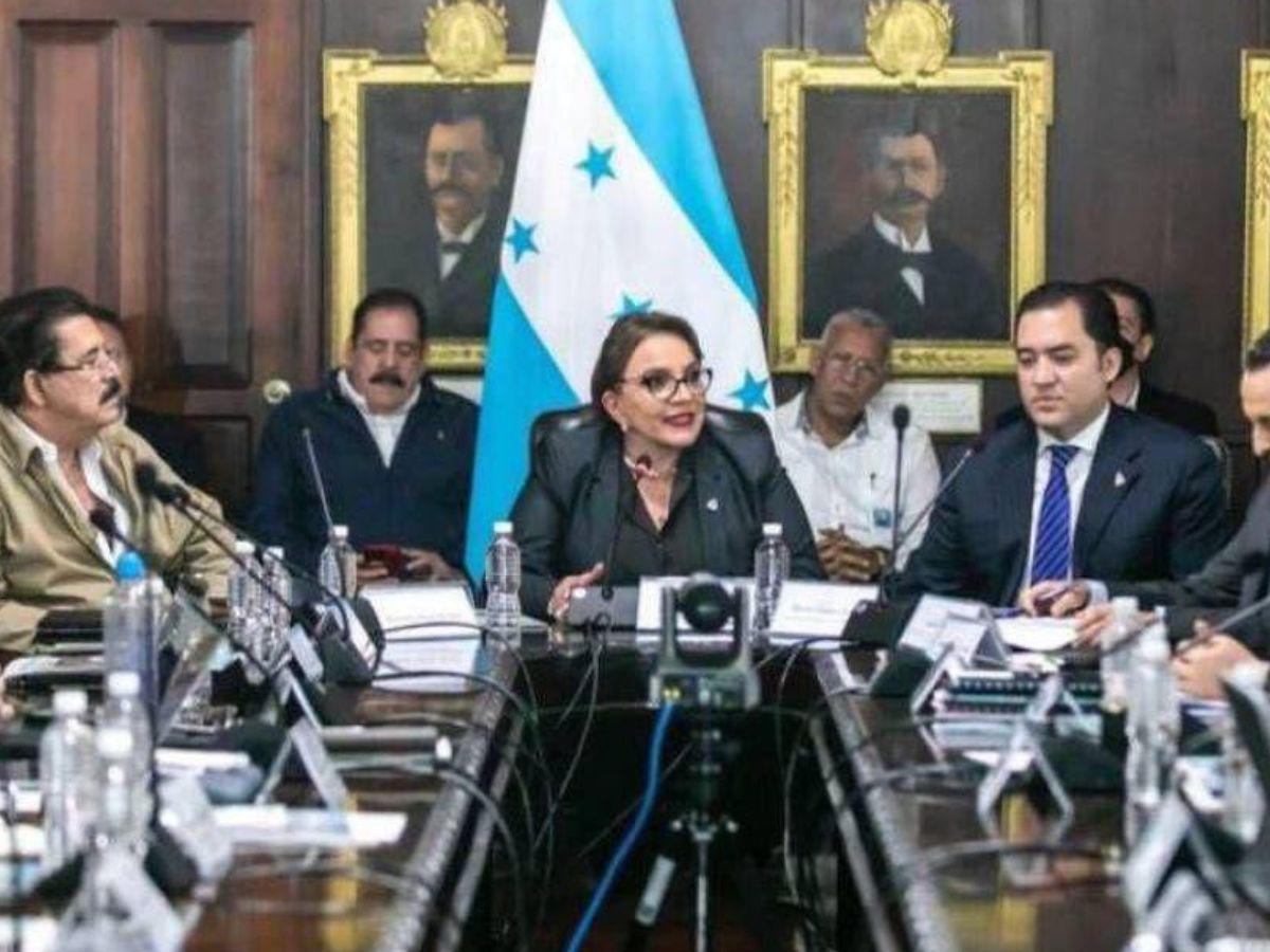 ¿Quiénes son los cuatro funcionarios que renunciaron al gobierno?