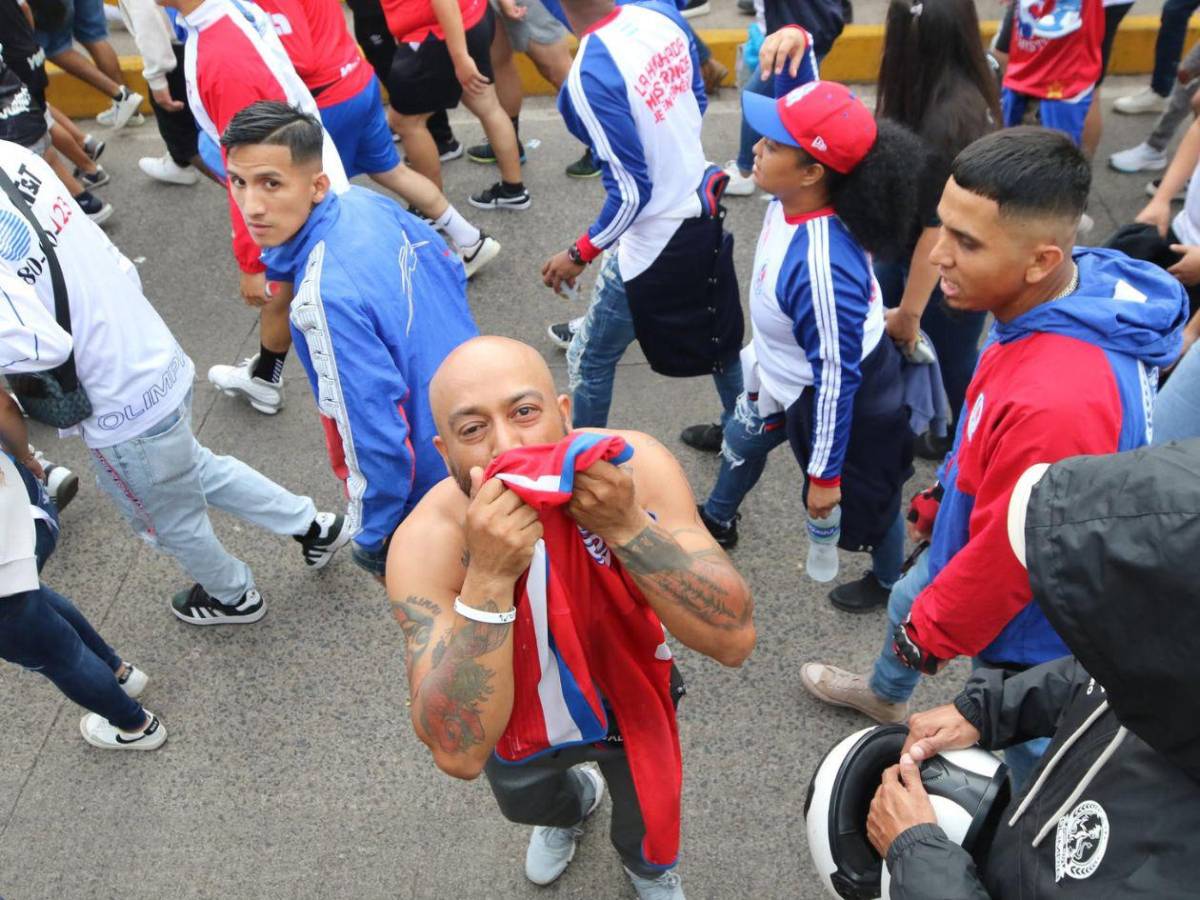 ¡Ambientazo! Fiesta de la Ultra Fiel y las chicas sensación en el Chelato Uclés