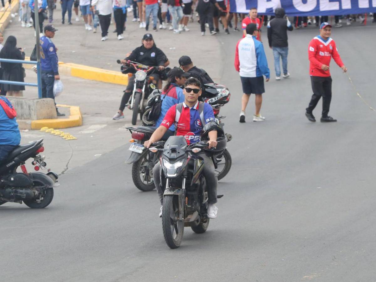 ¡Ambientazo! Fiesta de la Ultra Fiel y las chicas sensación en el Chelato Uclés