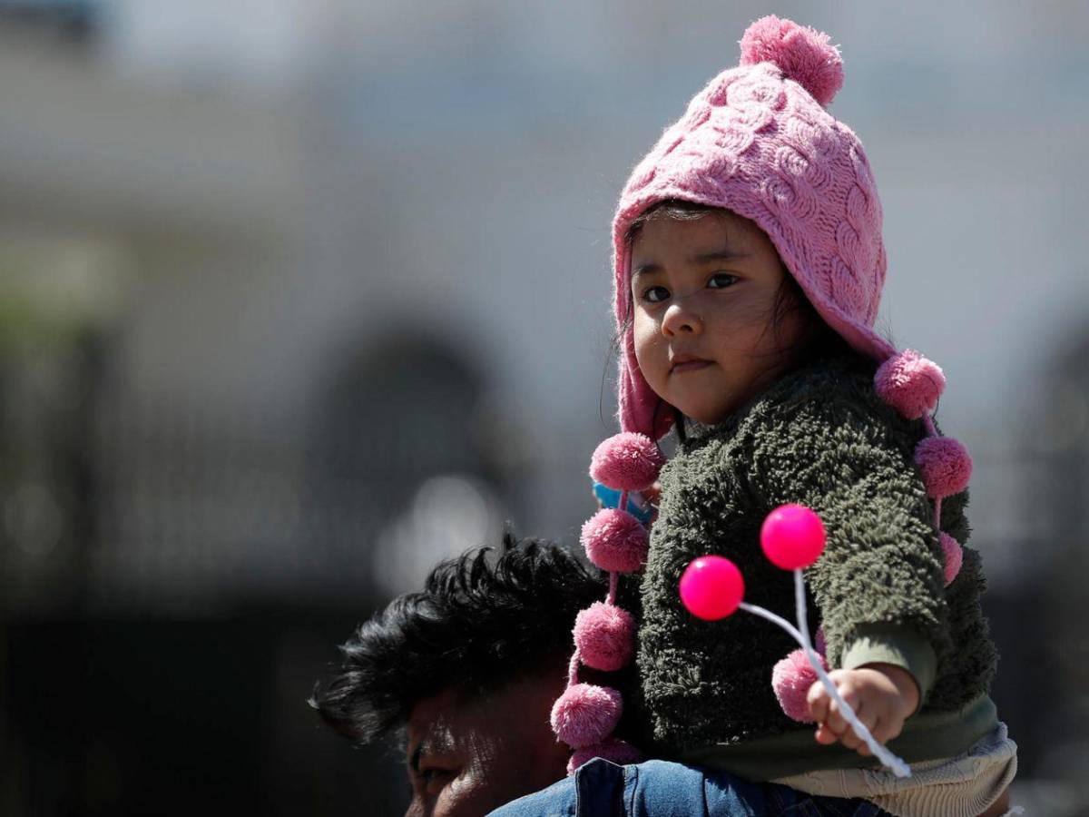 Ola de frío mantiene bien abrigados a hondureños, guatemaltecos y salvadoreños