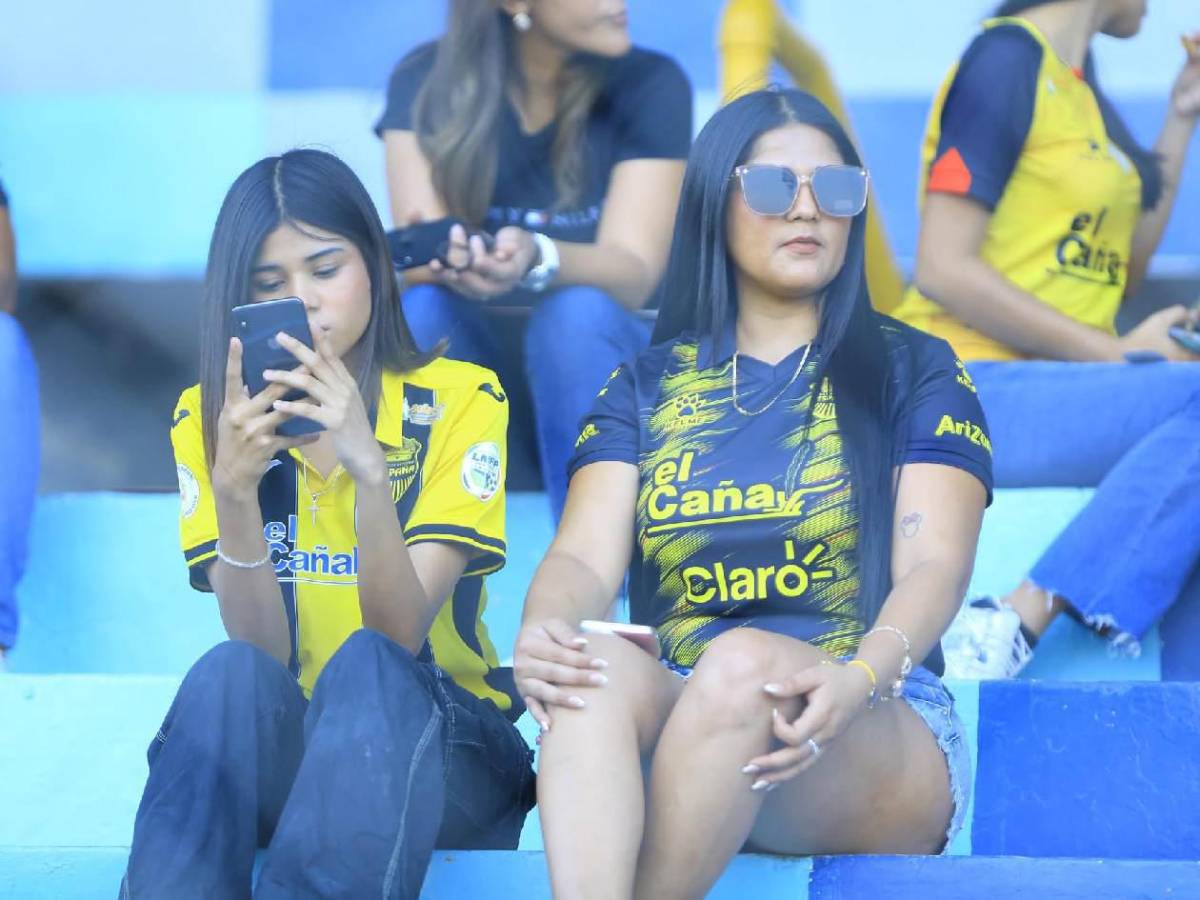 Chica de la Cruz Roja enamora, belleza desde Miami, periodista cautiva y Pavón sorprende