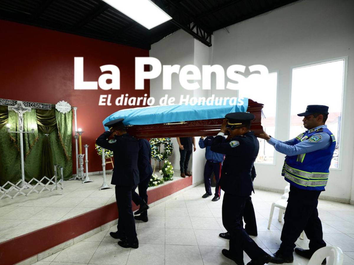 ¿Quién es el oficial que lloraba en el funeral del inspector Kevin Pérez?