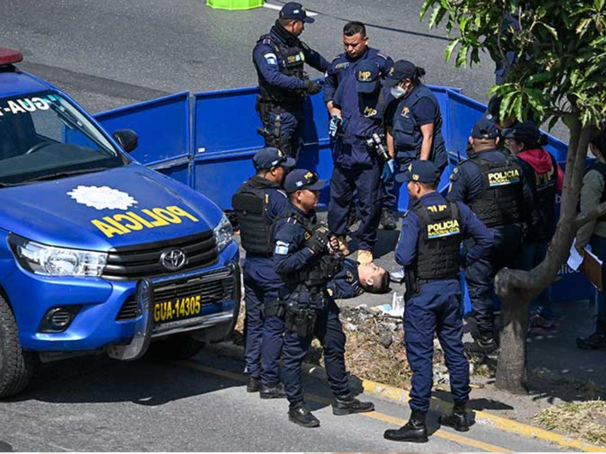 Llevaba un demonio: padre extrae a la fuerza el bebé de su hija embarazada