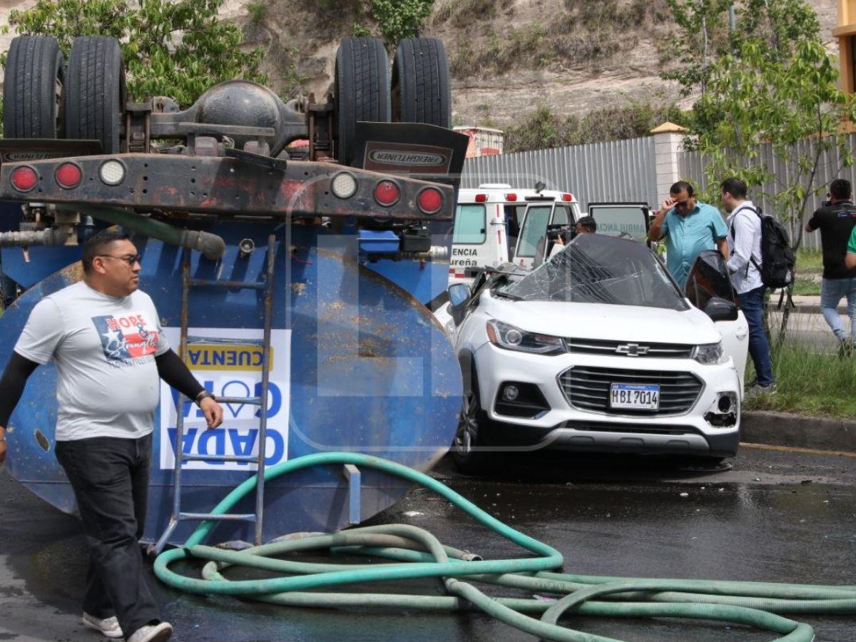 Múltiple accidente en Tegucigalpa deja varios heridos tras vuelco de una pipa de agua
