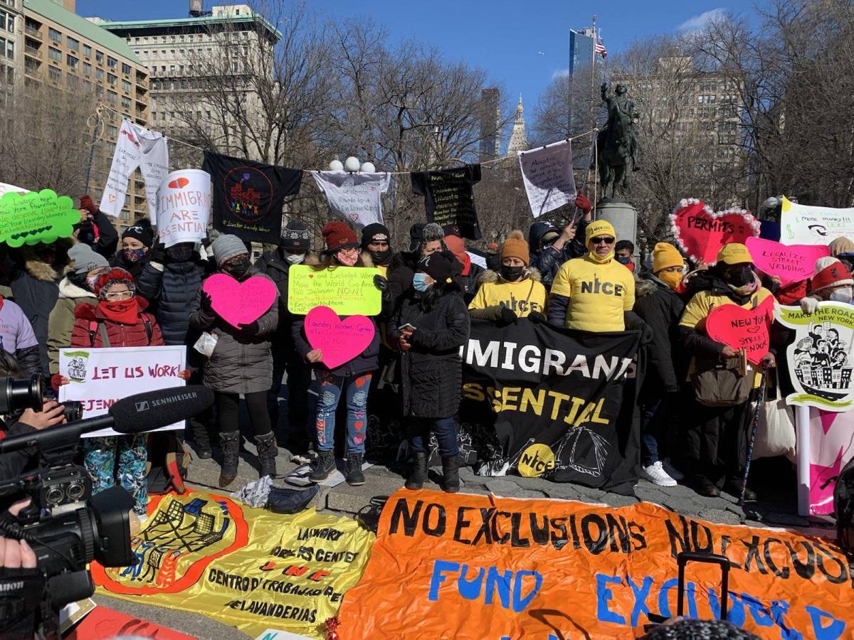 Inmigrantes marchan en Nueva York pidiendo medidas políticas contra el desempleo