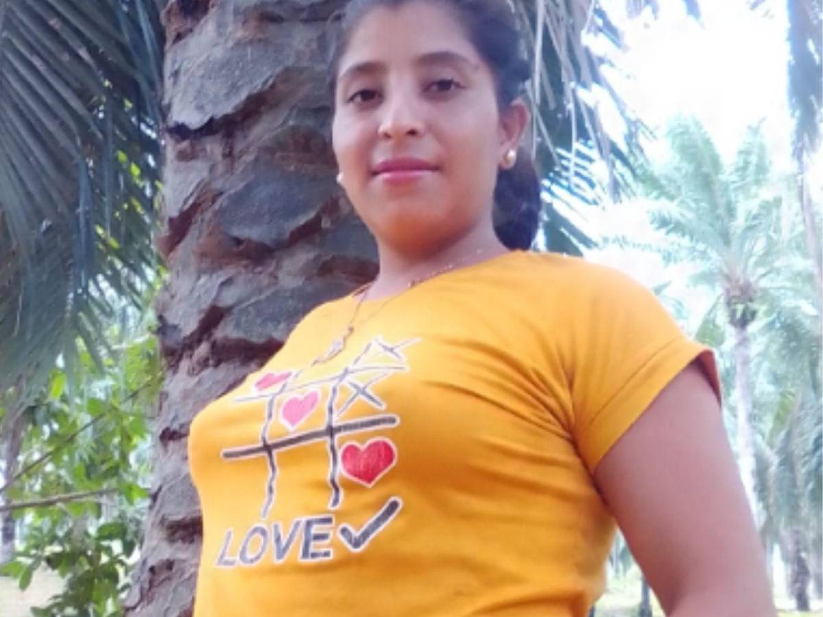 Pareja iba para el hospital con su hijito enfermo de neumonía y mueren al impactar con su moto