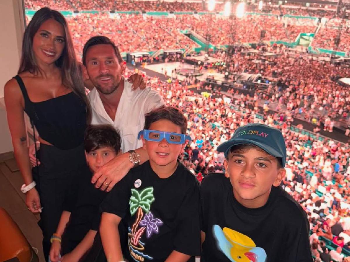 Messi y Antonela en concierto de Coldplay: Así fueron sorprendidos por la 'kiss cam'