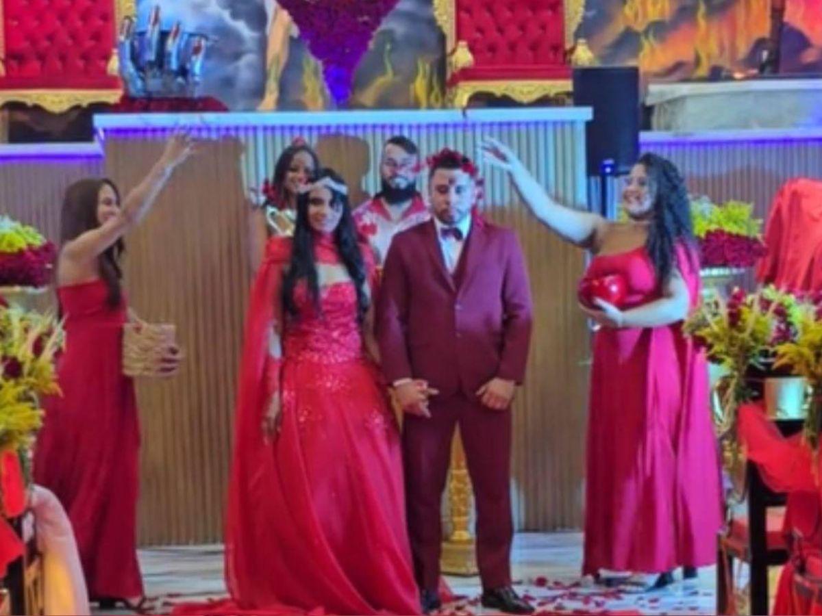 Primera pareja satánica se casa en la iglesia de Lucifer en medio de rituales