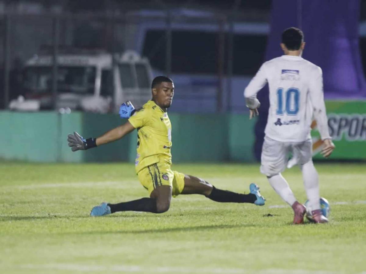 Erick Puerto llora tras su póker, locura en Choloma y fan más sexy del Platense