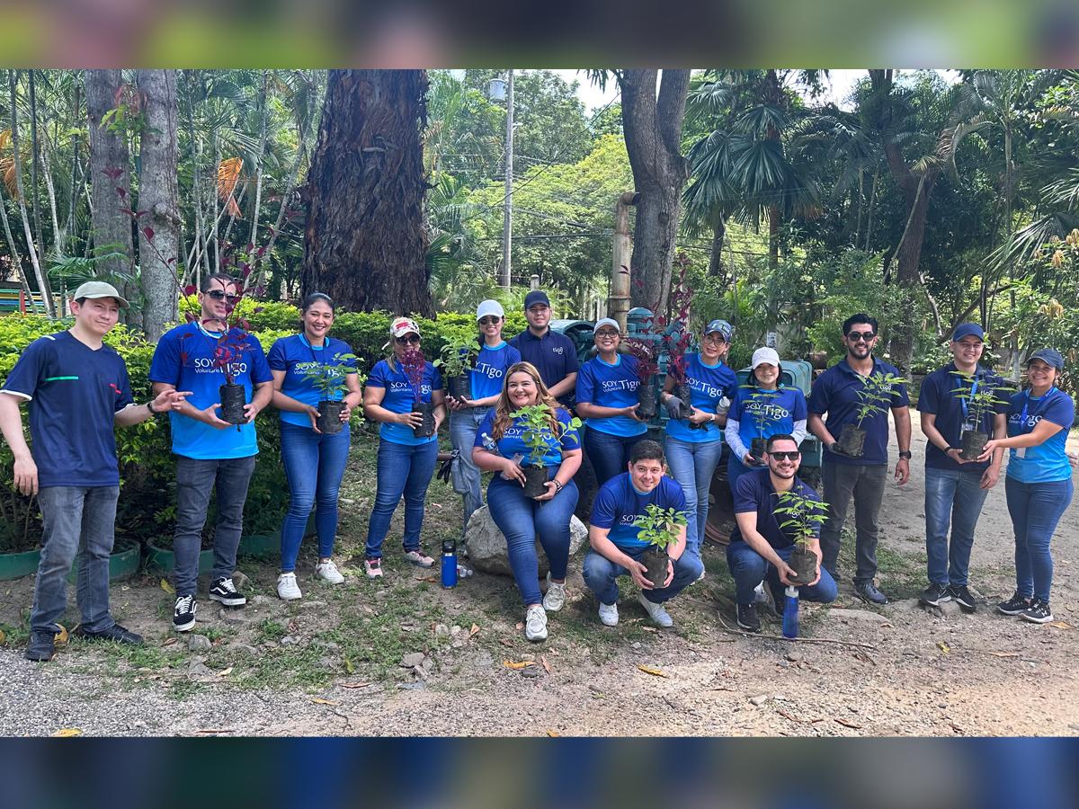 Juntos con Tigo por una Honduras Verde es el programa de Tigo que tiene como objetivo la reforestación y restauración de ecosistemas en el país.