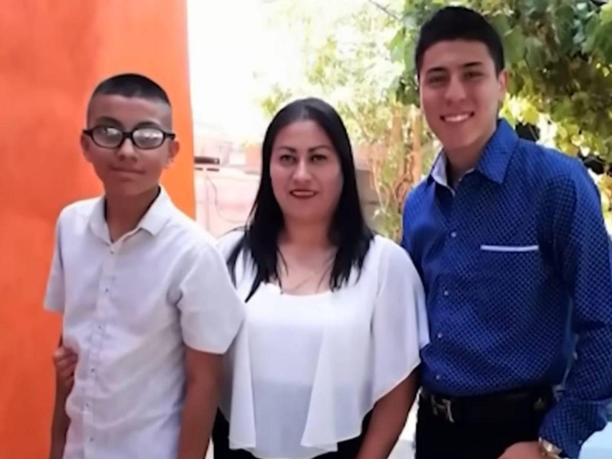 Entre lágrimas y abrazos: joven se reencuentra con sus padres tras proceso migratorio en USA