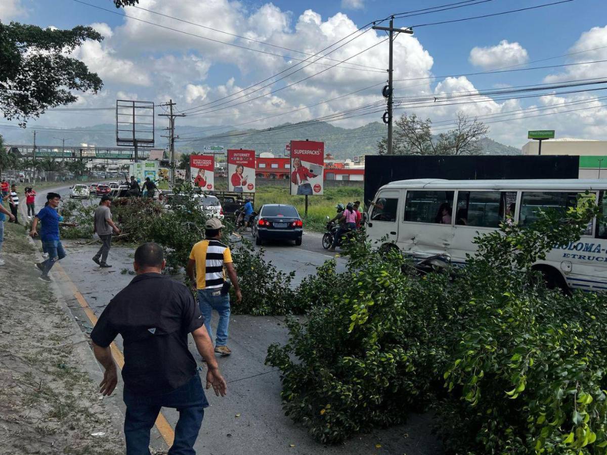 Tensión y caos por protestas de inversionistas de Koriun Inversiones en Choloma, Cortés