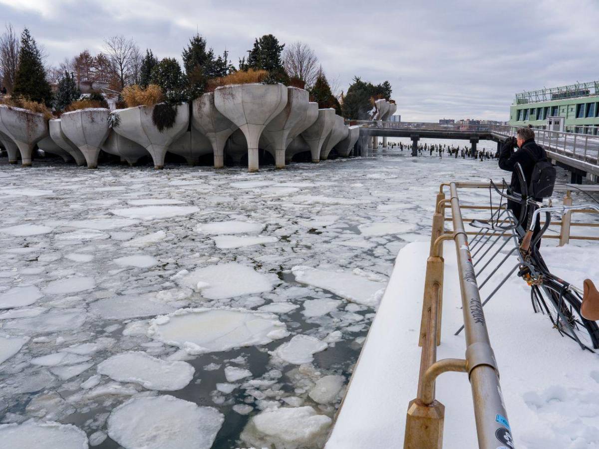 Histórica nevada en EE UU provoca caos y cancelación de miles de vuelos