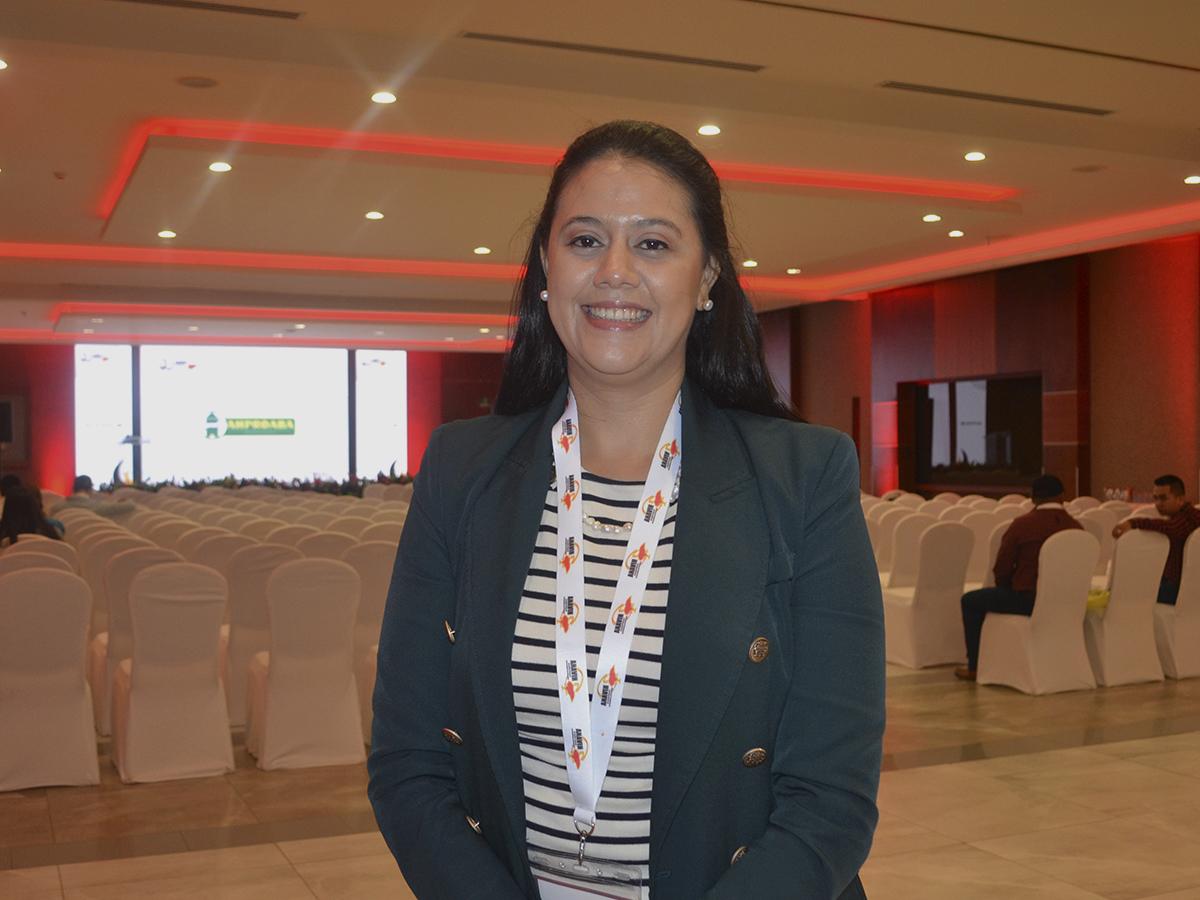 Cinthya Arteaga, viceministra de Desarrollo Económico, destacó la importancia de que el sector avícola se mantenga unido.