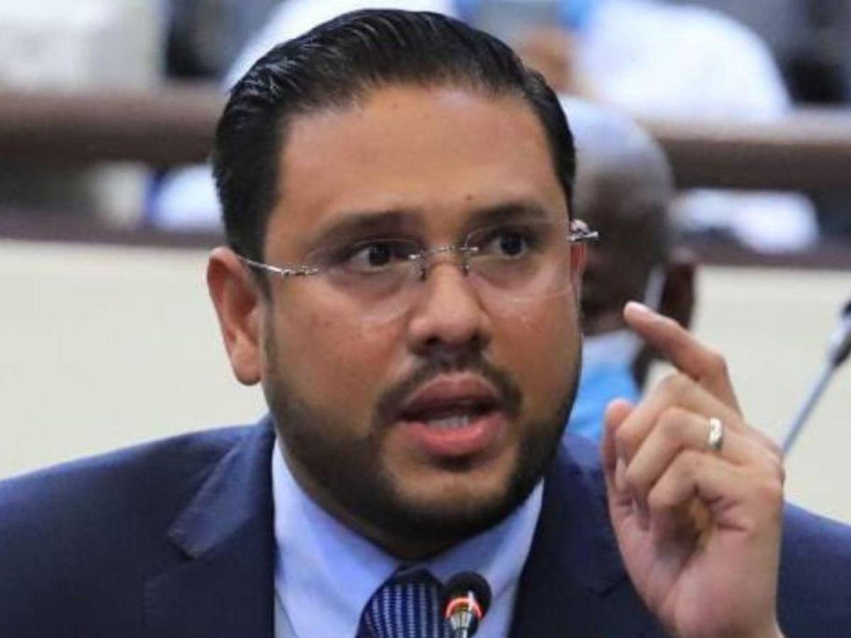 Mauricio Rivera recibe paliza en las primarias de Libre en Choluteca