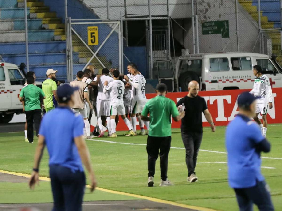 Marcó triplete y recibió beso, polémicas del FVS, selfie de Motagua y Victoria se hunde