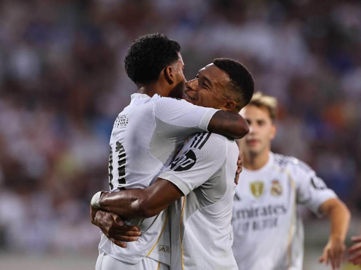 Real Madrid goleó: Mbappé con la 10, hincha se infiltró y así reaccionó el francés