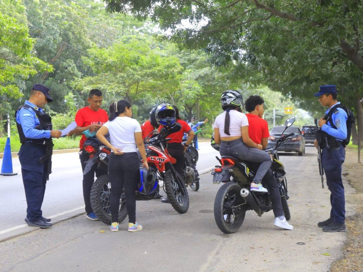 Estos son sus derechos si es detenido en un retén policial