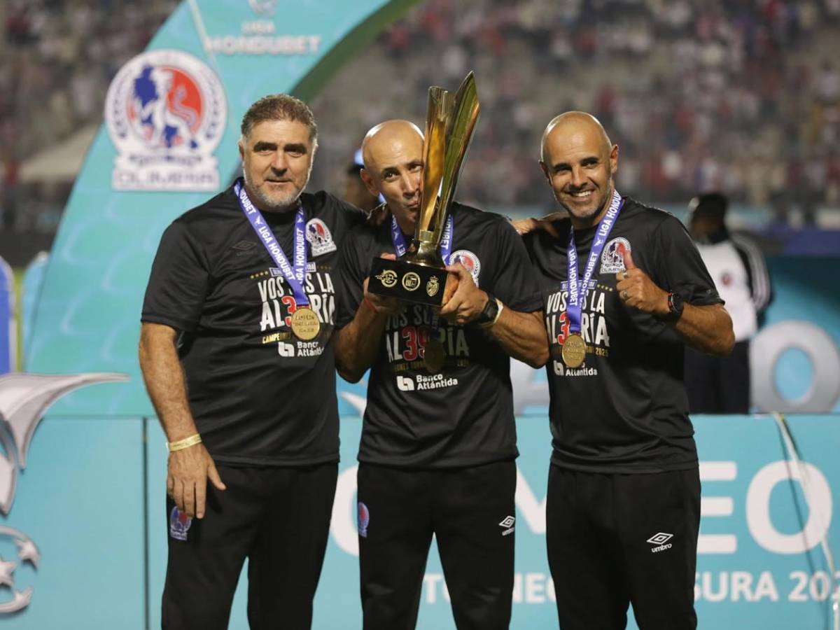 Olimpia festeja título, detalle con Real España, descuido con la copa y a lo Lamine Yamal