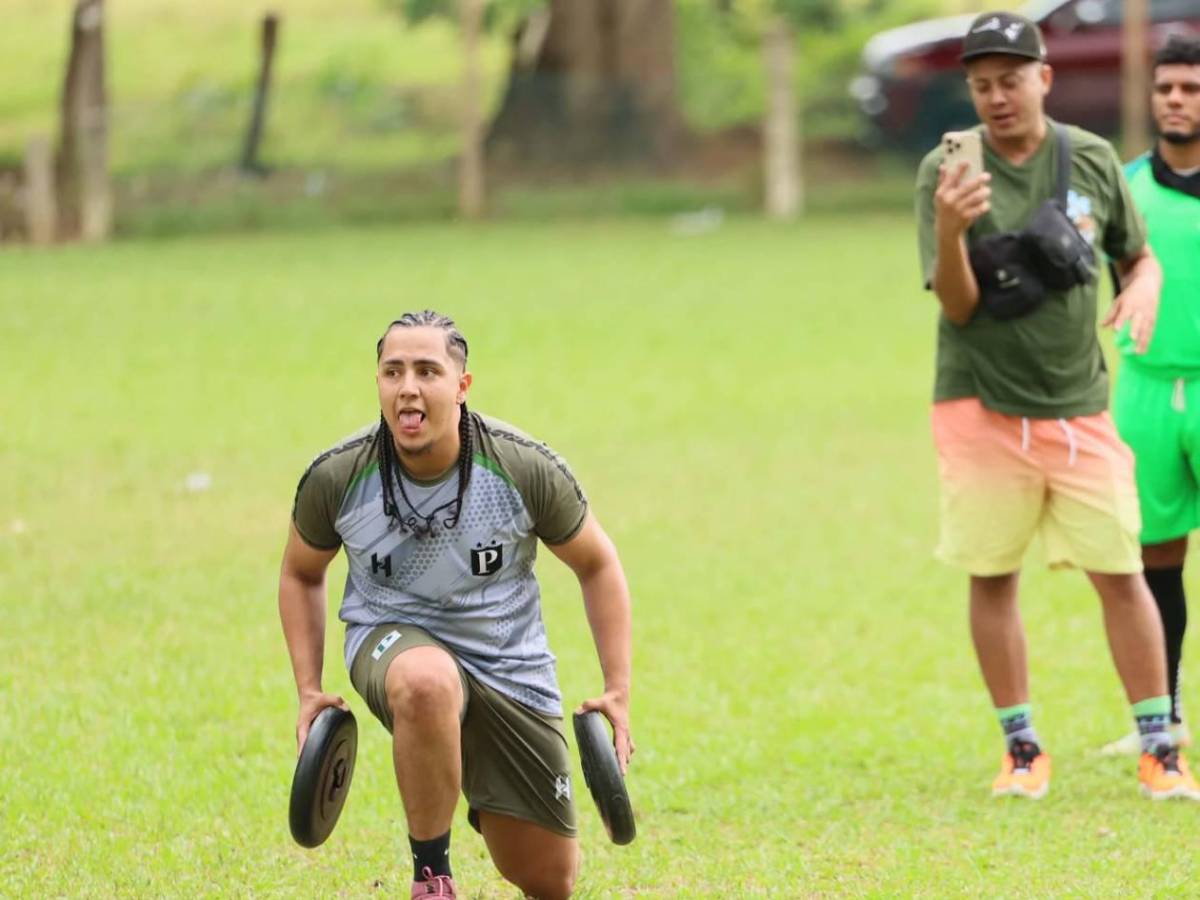 Davis Flow se estrena como futbolista: Lujos, llamado de atención y lo que le hicieron