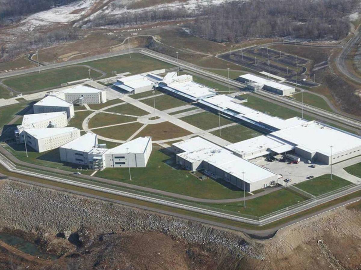 Es un tipo cool: Tekashi revela cómo se comporta JOH en prisión