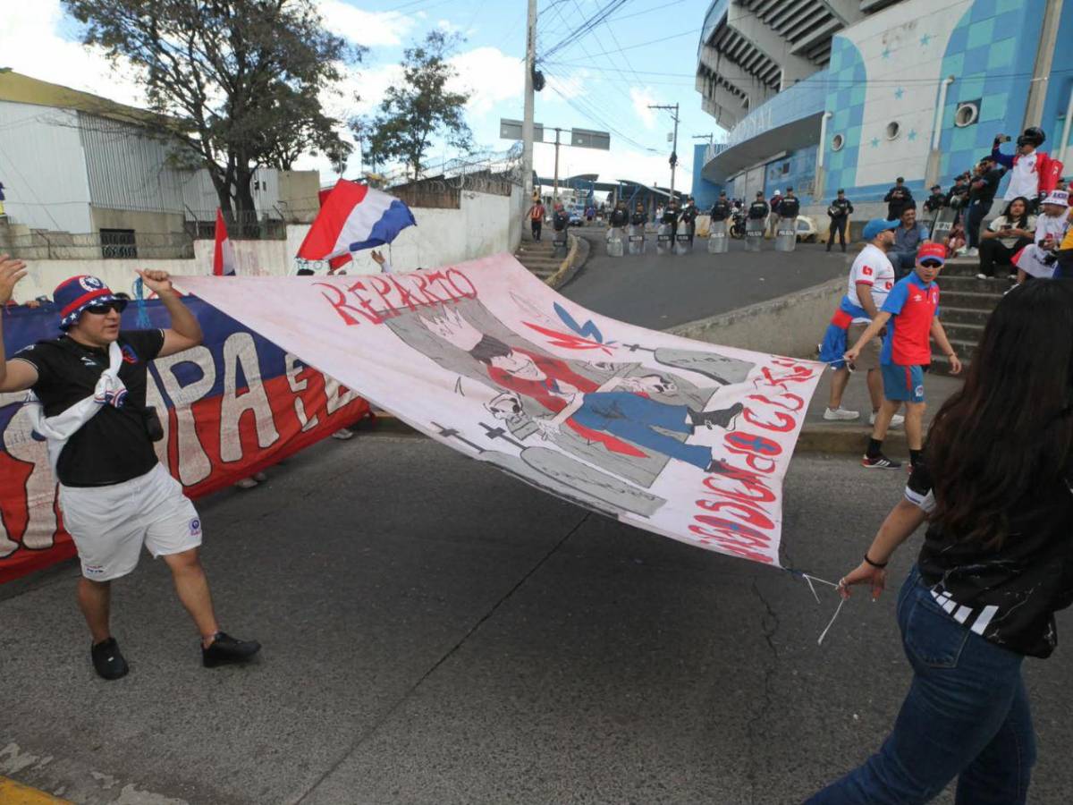 La Ultra Fiel pone color en el clásico Olimpia–Real España; un detenido en la previa