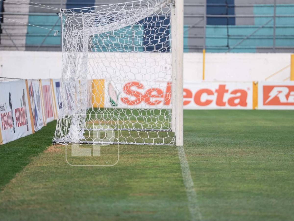 Las lindas chicas del Real España-Olimpia y así luce la cancha del Morazán