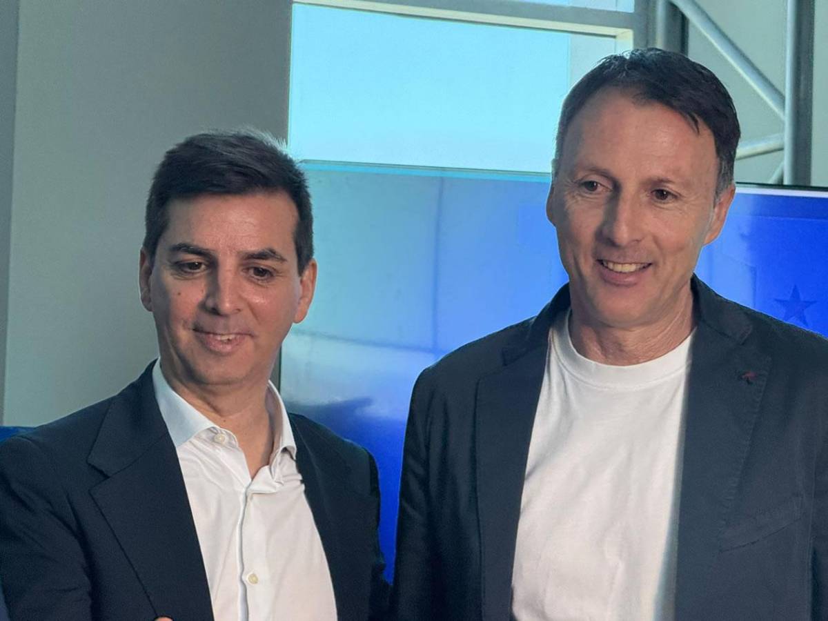 Francisco Molina y el incómodo momento en presentación con Honduras: ¿quién lo acompaña?