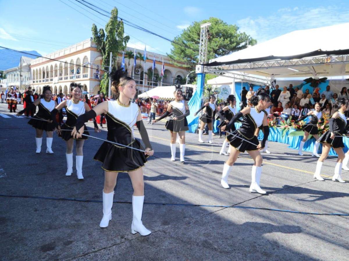 ¿Wall-E en La Ceiba? Las imágenes más destacadas de los desfiles ceibeños