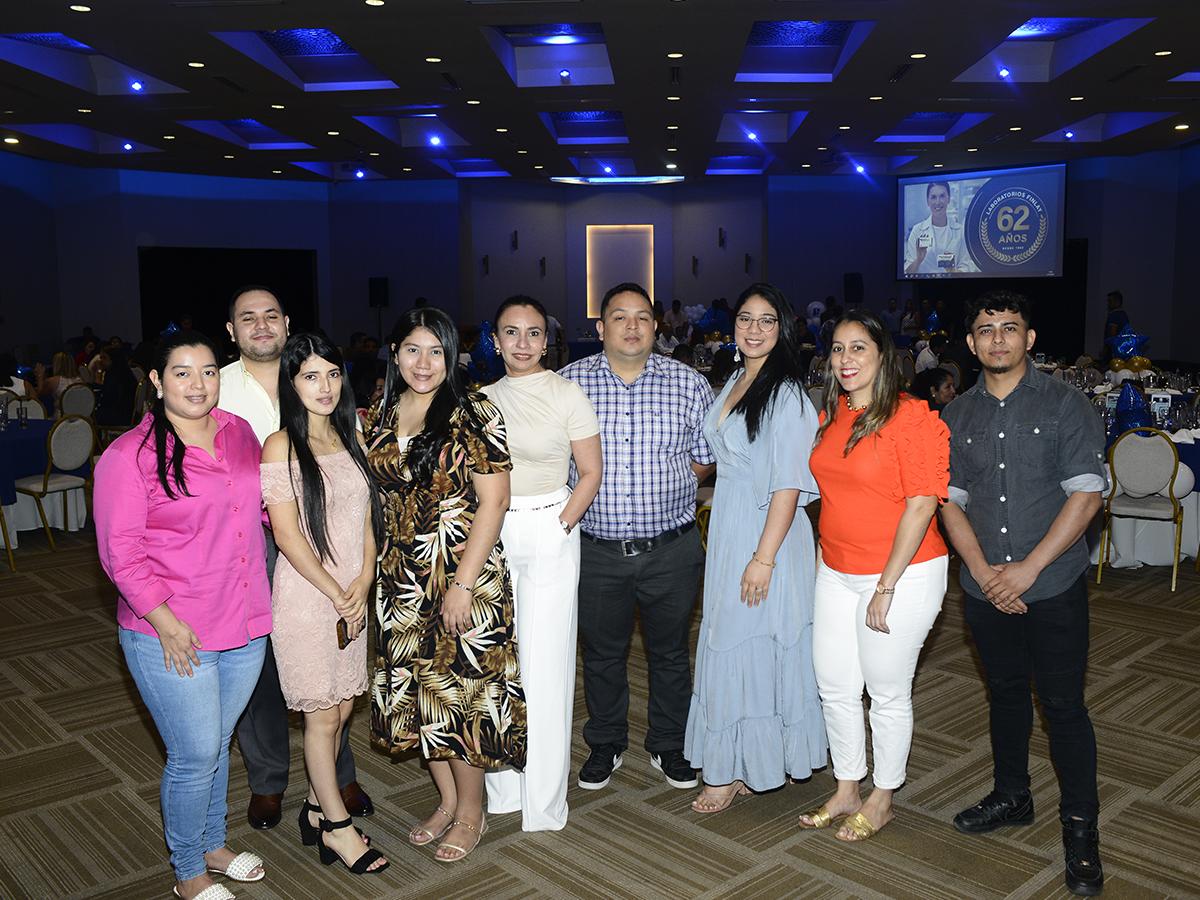 Los colaboradores y ejecutivos de los diferentes departamentos y ciudades se reunieron para ser parte de la celebración del 62 aniversario de Laboratorios Finlay.