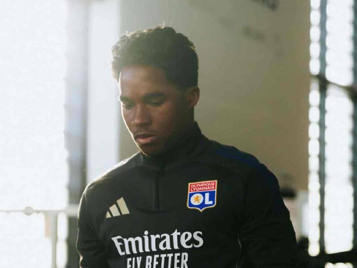 Se ofrece al Real Madrid, inesperada oferta a Vini y regresa al Barcelona