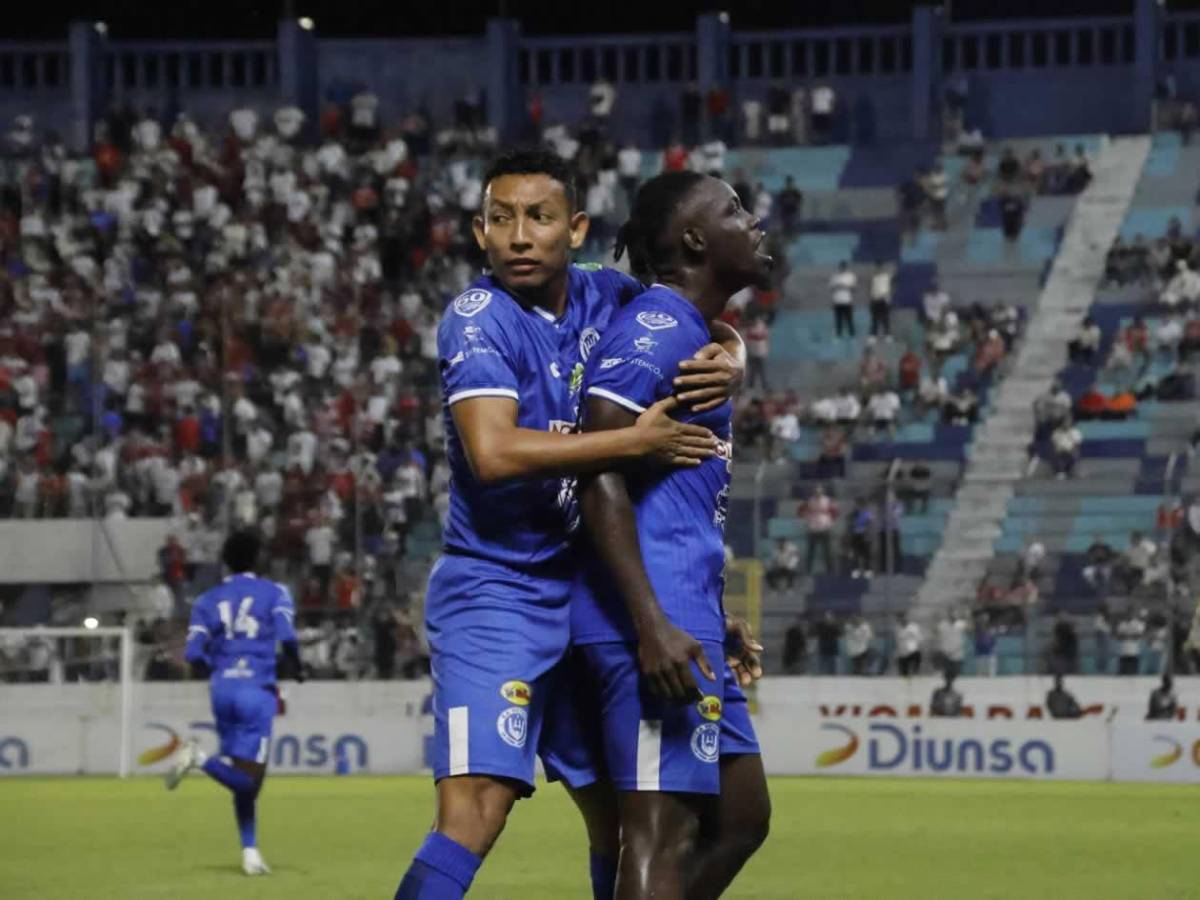 Caras largas en Olimpia, enfado de la afición con Espinel y festejo de Victoria