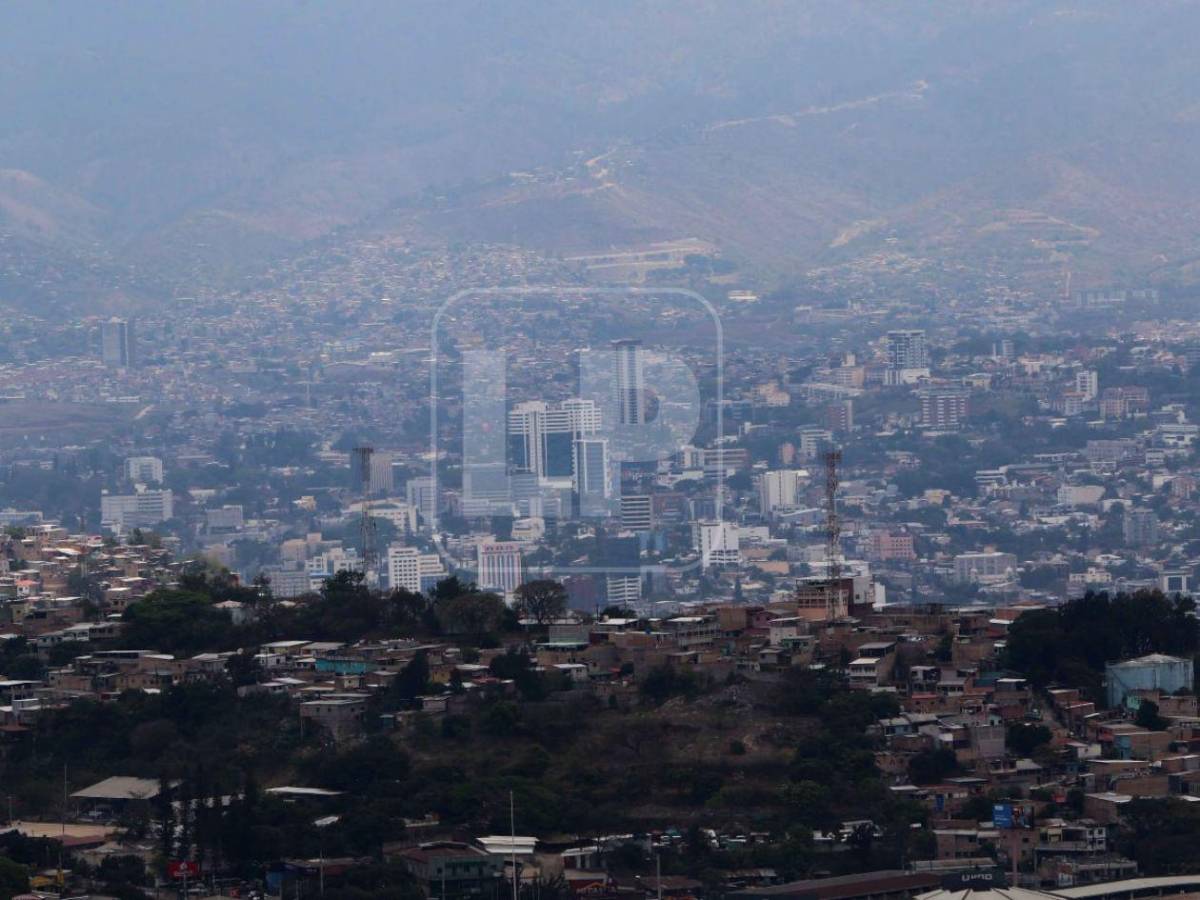 Tegucigalpa se ahoga en humo: incendios rodean la capital