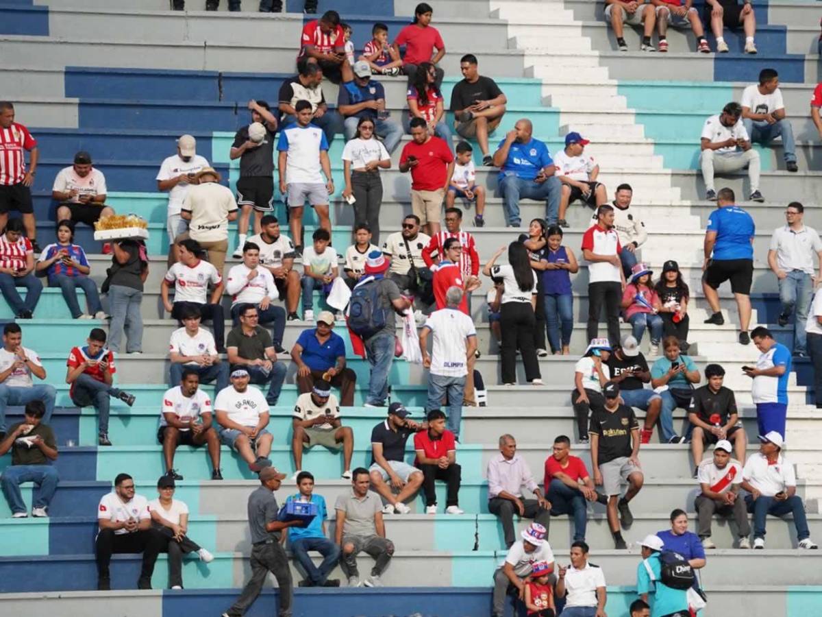 Bellas chicas, sexy rubia y Beckeles se roba el show en el Victoria vs Olimpia